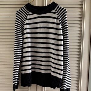 Time and Tru Black and White Knit Top